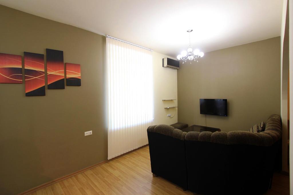 Studio With Balcony On Sayat Nova Avenue Ereván Exterior foto