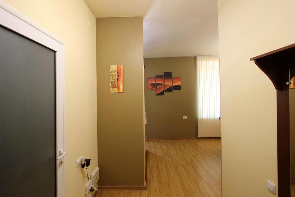 Studio With Balcony On Sayat Nova Avenue Ereván Exterior foto