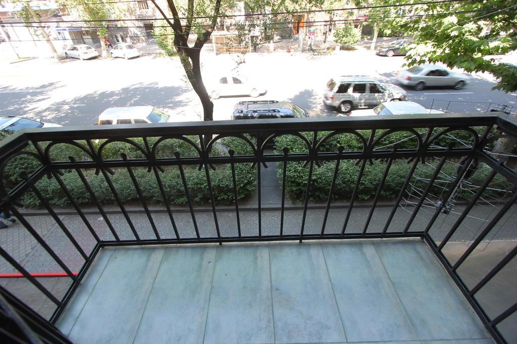 Studio With Balcony On Sayat Nova Avenue Ereván Exterior foto