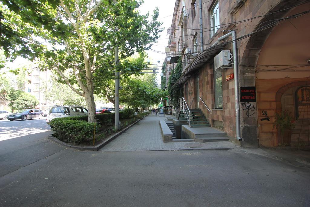 Studio With Balcony On Sayat Nova Avenue Ereván Exterior foto